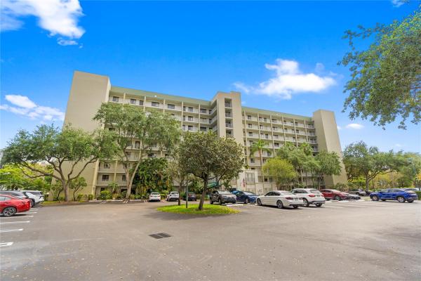 Water Chase At Cypress Bend, 2232 N Cypress Bend Dr #107, Pompano Beach, Florida 33069, image 1