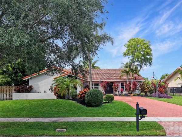 Jacaranda Lakes, 9761 NW 15th St, Plantation, Florida 33322, image 1