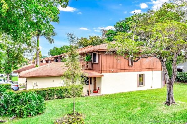 Banyan Lakes, 6182 Laurel Ln #D, Tamarac, Florida 33319, image 1