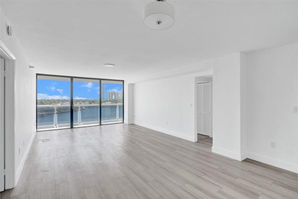 Waterview 2, 20515 E Country Club Dr #745, Aventura, Florida 33180, image 3
