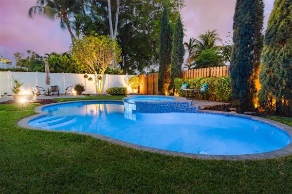 Lauder Gate, 1924 NE 18th St, Fort Lauderdale, Florida 33305, image 1