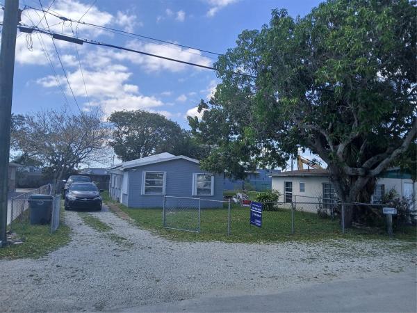 Floranada Center, 630 NE 43rd St, Oakland Park, Florida 33334, image 1