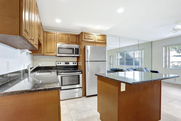 Markham, 275 Markham M, Deerfield Beach, Florida 33442, image 2