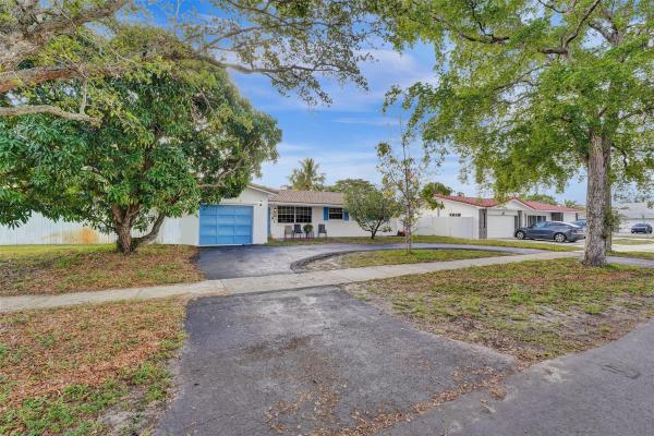 Emerald Hills, 5111 Sarazen Dr, Hollywood, Florida 33021, image 1