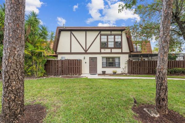Weybridge Townhomes, 100 Weybridge Cir #D, Royal Palm Beach, Florida 33411, image 1