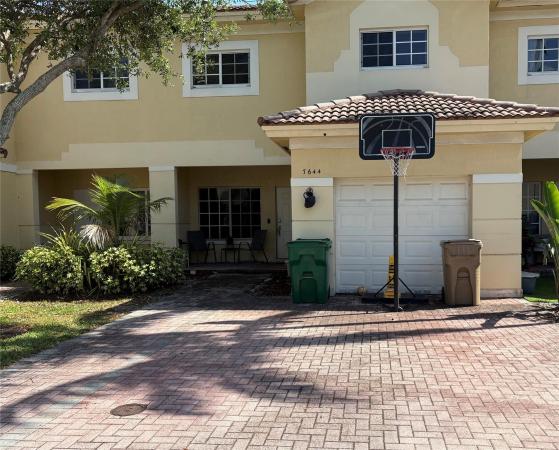7644 S Stonecreek Cir, Hollywood, Florida 33024, image 1