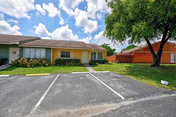 Forest Glen Townhouses, 4795 Orleans Ct #d, West Palm Beach, Florida 33415, image 1