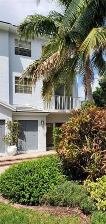 Palm Island Villas, 2725 NE 8th Ave #101, Wilton Manors, Florida 33334, image 1