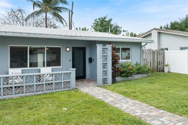 Lighthouse Manor, 2240 NE 37th St, Lighthouse Point, Florida 33064, image 1