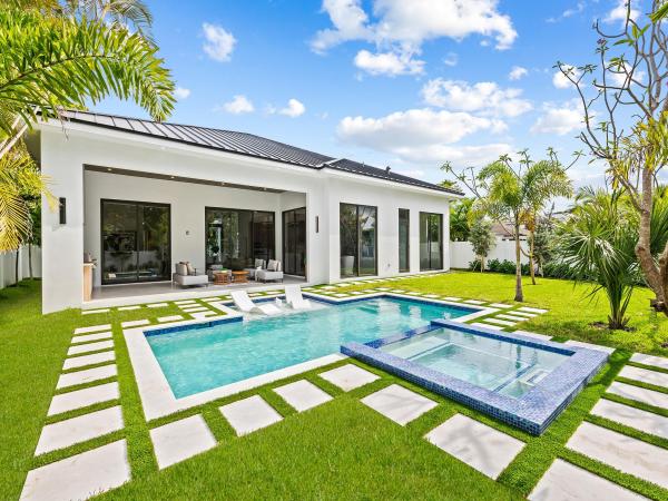 Valencia At Wilton Manors, 208 NE 23rd St, Wilton Manors, Florida 33305, image 1