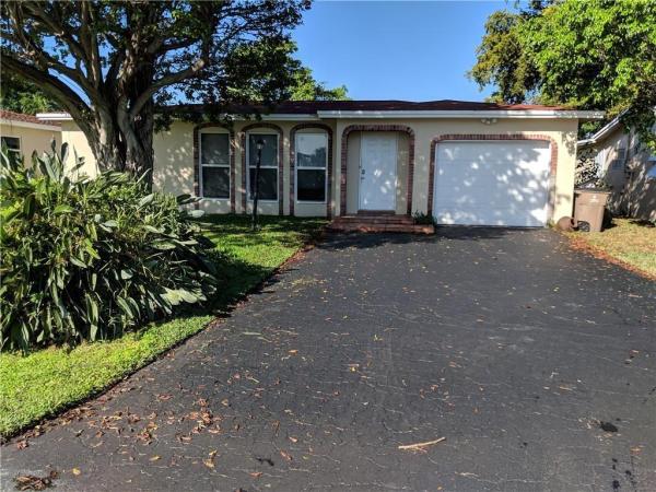 Crystal Lake Golf Villas, 4831 NW 18th Ave, Deerfield Beach, Florida 33064, image 1