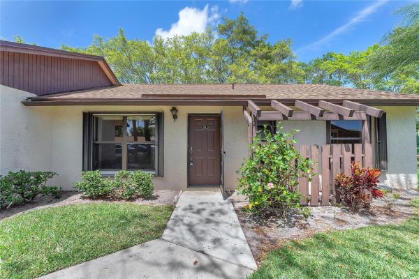 Tradewinds At Dos Lagos, 68 Via De Casas Norte #68, Boynton Beach, Florida 33426, image 1