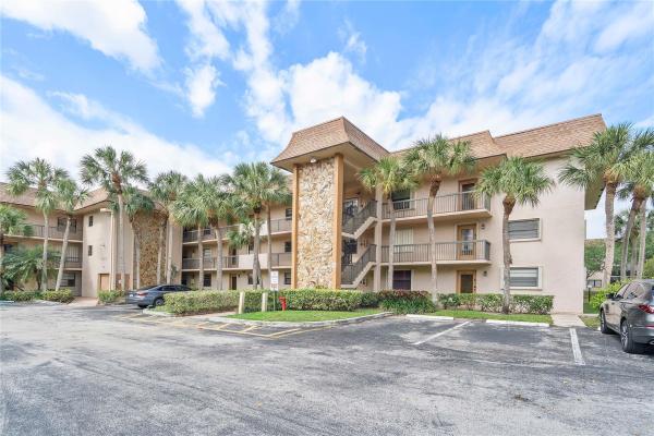 Lakes Of Carriage Hills, 4955 E Sabal Palm Blvd #311, Tamarac, Florida 33319, image 1