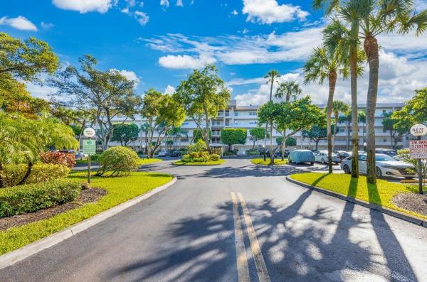 Palm-Aire Country Club 6, 3850 N Oaks Clubhouse Dr #208, Pompano Beach, Florida 33069, image 1