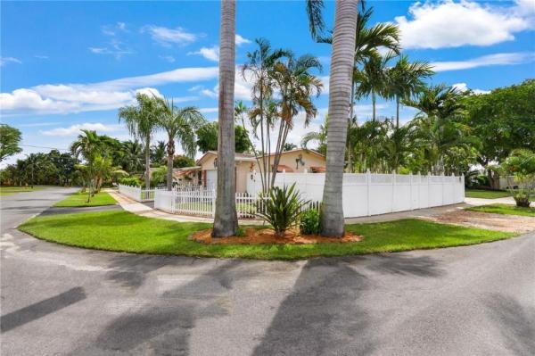 Andersons, 804 NW 8th St, Dania Beach, Florida 33004, image 1