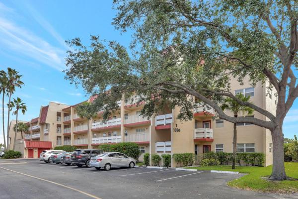 Oriole Golf & Tennis Club 2, 1050 Country Club Dr #209, Margate, Florida 33063, image 1