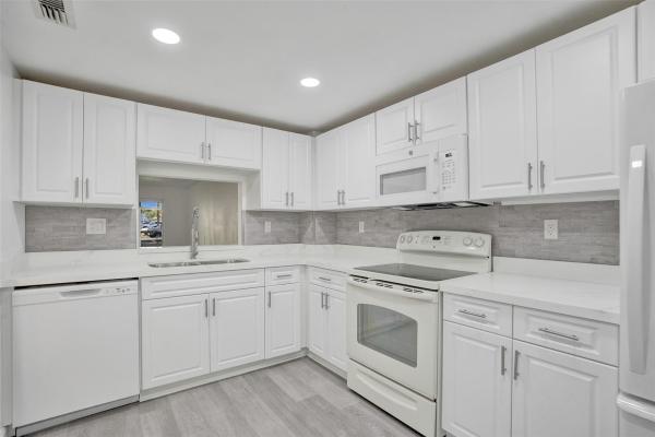 Sherwood Square, 8735 Ramblewood Dr #116, Coral Springs, Florida 33071, image 1