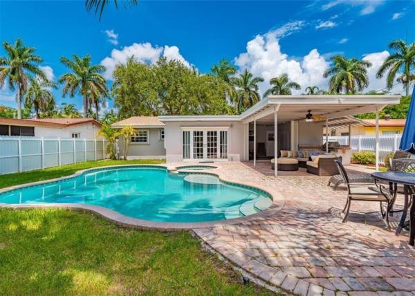 Country Club Homes, 1109 N 13th Ct, Hollywood, Florida 33019, image 1