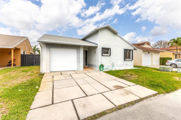 Woodbridge At Pembroke Lakes South, 920 SW 109th Ave, Pembroke Pines, Florida 33025, image 1