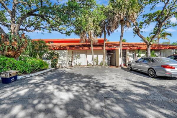 Loch Isle, 7013 Greentree Ln, Miami Lakes, Florida 33014, image 1