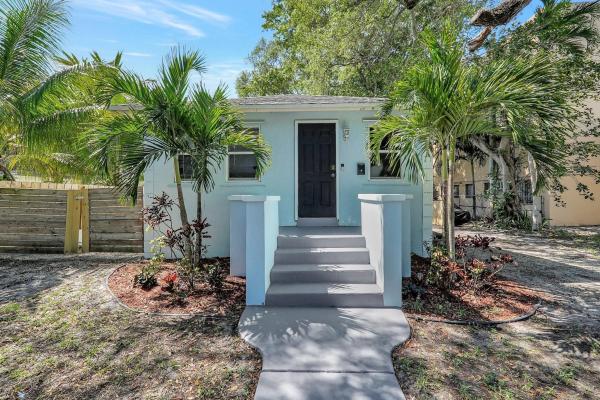 Irons Manor, 930 NE 132nd St, North Miami, Florida 33161, image 1