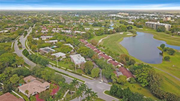 Villas Of Bonaventure, 16145 Laurel Dr #31, Weston, Florida 33326, image 1