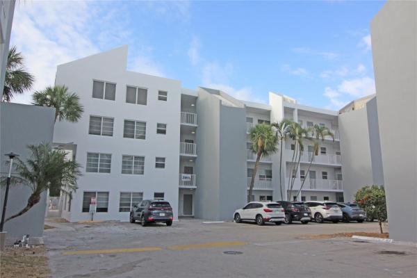 Casa La Quinta, 2860 NE 14th St #103 D, Pompano Beach, Florida 33062, image 1
