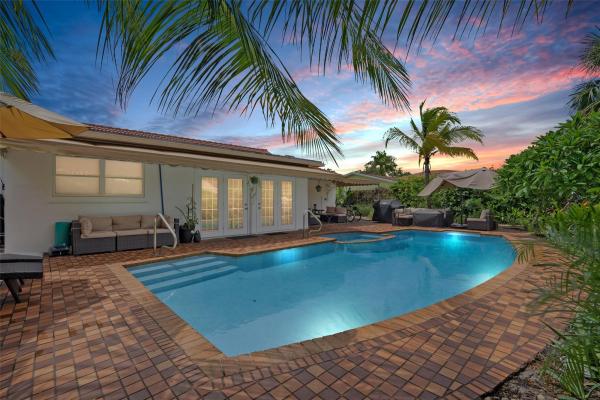 Boca Islands, 241 SW 13th St, Boca Raton, Florida 33432, image 1