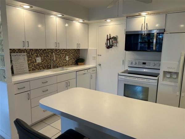 The Warwick, 5100 Dupont Blvd #3K, Fort Lauderdale, Florida 33308, image 1