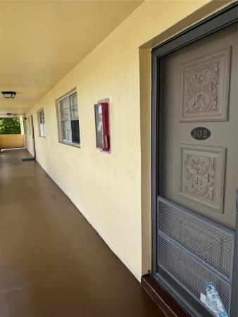 Sunrise Island, 3905 N Nob Hill Rd #302, Sunrise, Florida 33351, image 1