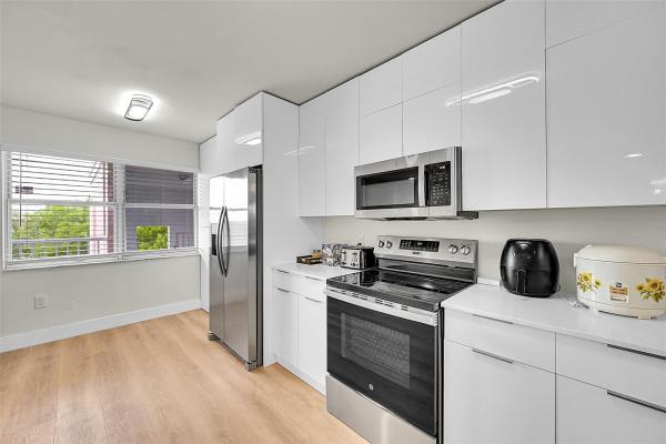 Sunrise Lakes 4, 2560 NW 103rd Ave #402, Sunrise, Florida 33322, image 1