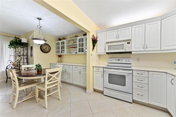 3560 Pine Needle Dr #B-2, Greenacres, Florida 33463, image 2