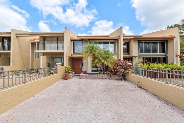 Majestic View, 701 E Coco Plum Cir #4, Plantation, Florida 33324, image 1