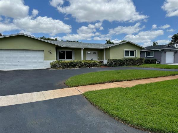 Pasadena Lakes, 521 NW 98th Ave, Pembroke Pines, Florida 33024, image 1