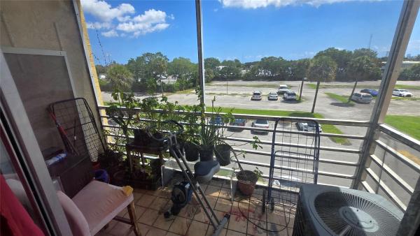 Royal Point, 3600 NW 21st St #313, Lauderdale Lakes, Florida 33311, image 1
