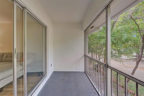 Imperial Point Colonnades, 2250 NE 66th St #1524, Fort Lauderdale, Florida 33308, image 2