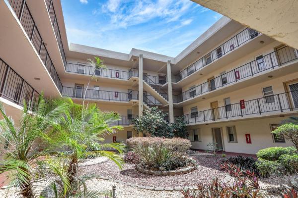 Somerset, 2801 Somerset Dr #112, Lauderdale Lakes, Florida 33311, image 1