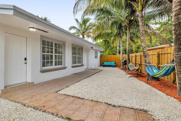 Boniello Gardens, 251 NE 40th Ct, Oakland Park, Florida 33334, image 1