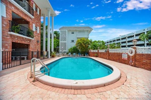 Colonial Manor East, 2500 NE 9th St #105, Fort Lauderdale, Florida 33304, image 1
