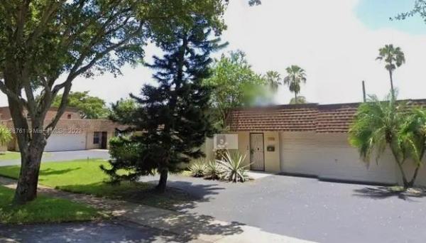 19016 W Lake Dr #19016, Hialeah, Florida 33015, image 1