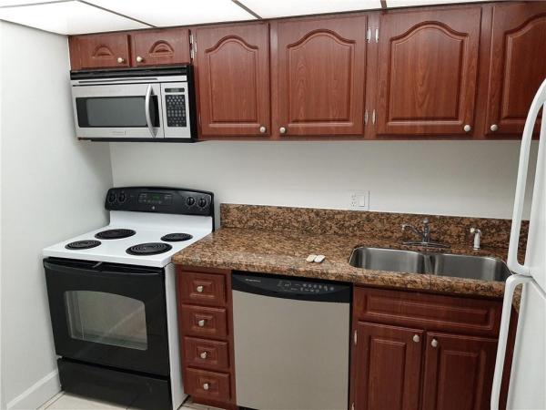 International Village At Inverrary, 3650 Inverrary Dr #3Q, Lauderhill, Florida 33319, image 1