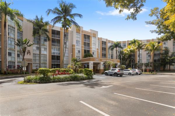 Doral House, 9805 NW 52nd St, Doral, Florida 33178, image 1
