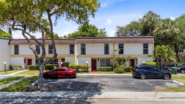 Hollywood Gardens, 3341 Raleigh St. #2G, Hollywood, Florida 33021, image 1