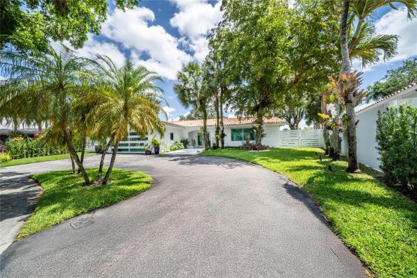 Lake Glenn Ellen, 15101 Falkirk Pl, Miami Lakes, Florida 33016, image 1