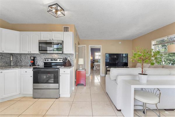 Wilton Commons, 2741 NE 8th Ave #20, Wilton Manors, Florida 33334, image 1