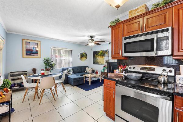 Wilton Commons, 2741 NE 8th Ave #10, Wilton Manors, Florida 33334, image 1