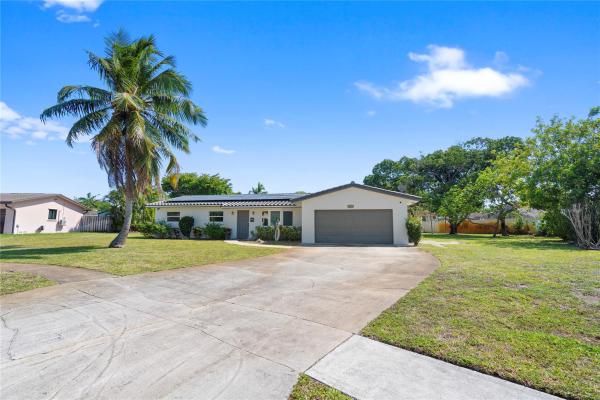 Coconut Creek No HOA, 4050 E Edgewood Pl, Coconut Creek, Florida 33066, image 1