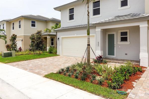 In The Pines, 6975 Pines Cir #33, Coconut Creek, Florida 33073, image 1