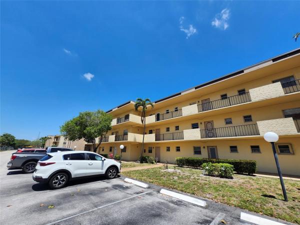 Cambridge House Of Carriage Hills, 301 Cambridge Rd #301, Hollywood, Florida 33024, image 1