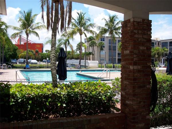 Danians North, 600 NE 2nd St #208, Dania Beach, Florida 33004, image 1